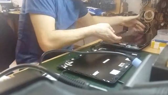 Repairing hinges on Asus X555L смотреть онлайн