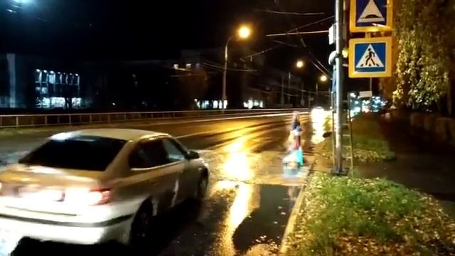 На двух рыбинских пешеходных переходах появилась дополнительная подсветка смотреть онлайн