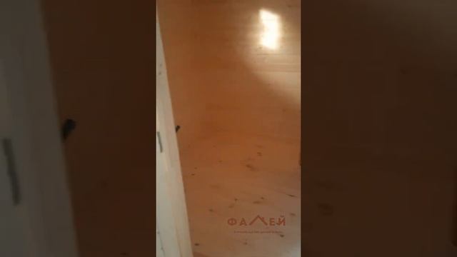 Видео обзор на отделку "под ключ" сруба бани размером 4х5 м.с верандой. Рубка угла в лапу, полулафе смотреть онлайн