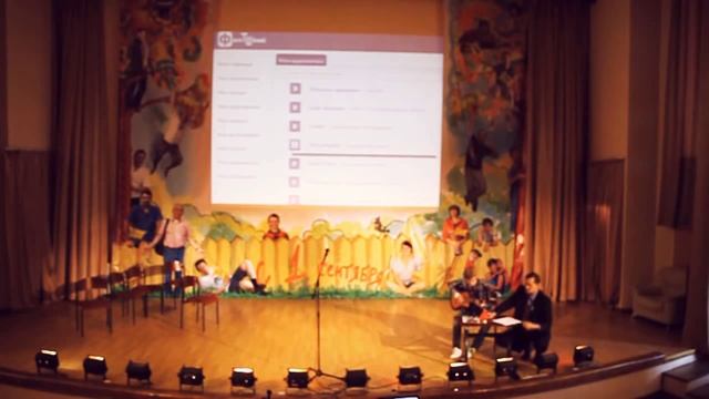 Дворник в парке Политеха. смотреть онлайн