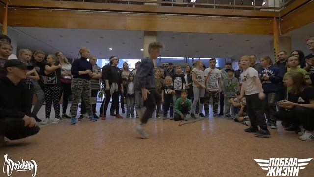 Галкин Даня vs. Ян Болтушкин - 1/8 - Hip-Hop Juniors - ПОБЕДА ЖИЗНИ 2017 смотреть онлайн