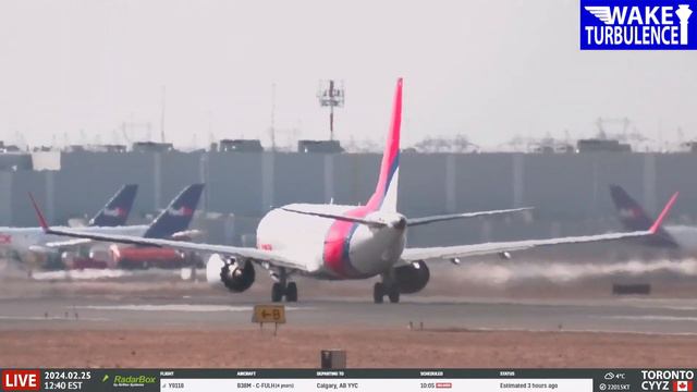 Toronto ATC Tower Bids Lynx Farewell During Takeoff Clearance on Airline's Last Day смотреть онлайн
