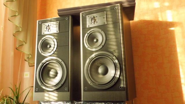 #hifiaudio  JBL LX44G