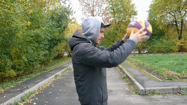 Уроки от Sky-Starа (Как поймать баскетбольный мяч между ног )---(28 серия) смотреть онлайн