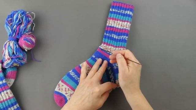 Секреты симметричных носочков из секционной пряжи. смотреть онлайн