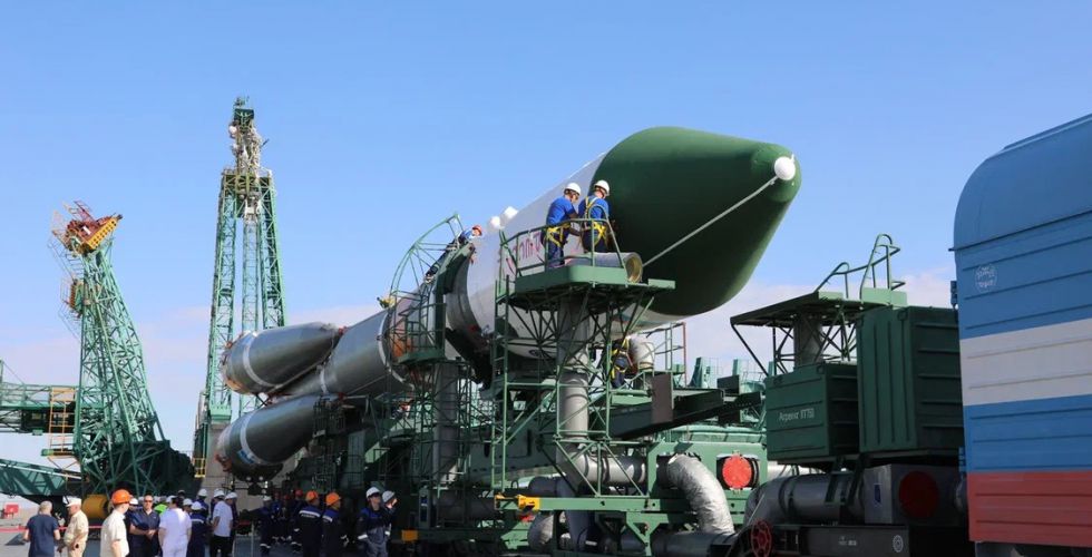 Ракету «Союз-2.1а» с кораблем «Прогресс МС-23» вывезли на стартовый комплекс Байконура смотреть онлайн