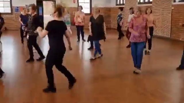Tell Me Something-Line dance- Linda Burgess- (AUS)- Nov 21 смотреть онлайн