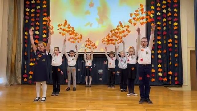 "Падают, падают листья" смотреть онлайн