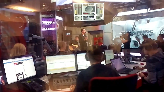 HURTS и наша гитара Martin DCME в программе РАШ на Европе Плюс смотреть онлайн