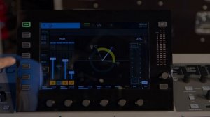 02 Цифровой микшерный пульт Behringer Wing - выходные группы пульта