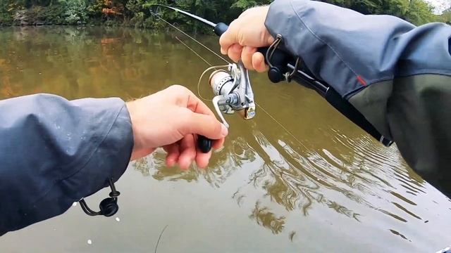 Трофейный судак и голодный карп на джиг | Сумасшедшая рыбалка с лодки на спиннинг! смотреть онлайн