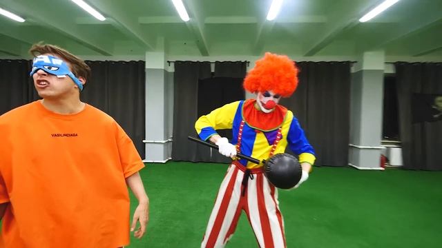ЗЛЫЕ КЛОУНЫ УНИЧТОЖИЛИ НАШУ СТУДИЮ ! смотреть онлайн