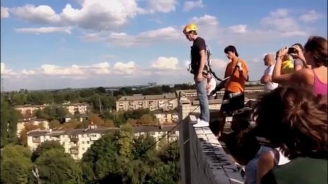 Вчера прыгнул с 16-ти этажки смотреть онлайн