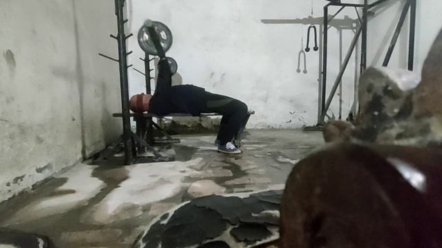 Д 1: Жим штанги лежа узким хватом с паузой (2 сек.) на груди, 40 кг, 10 подход. смотреть онлайн