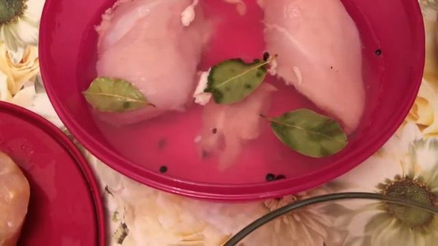 Пастрома из куриных грудок. Контейнер для маринада и салатов от Tupperware смотреть онлайн