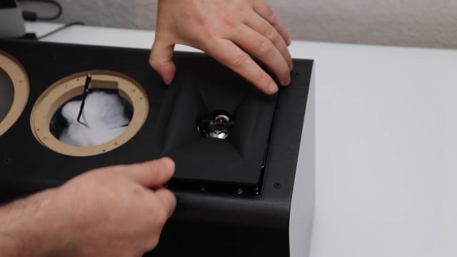 JBL Studio 280 - A Look Inside смотреть онлайн