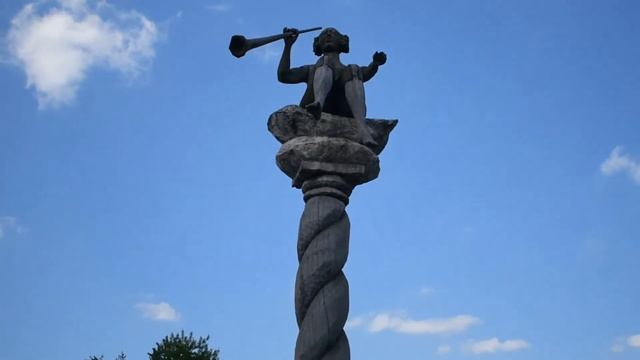 Парк искусств «Музеон» в Москве. Обзор странных скульптур... смотреть онлайн