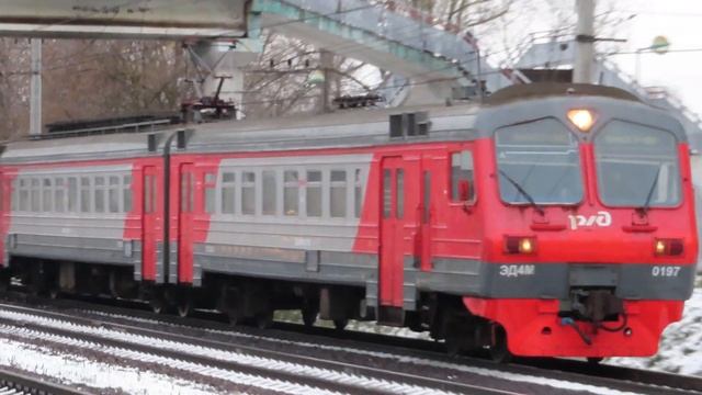 Электропоезд ЭД4М-0197 платформа Фабричная 5.12.2019 смотреть онлайн