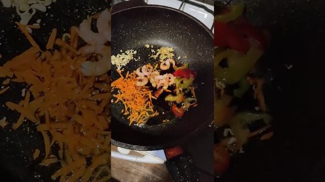 японский суп с креветками и листами нори