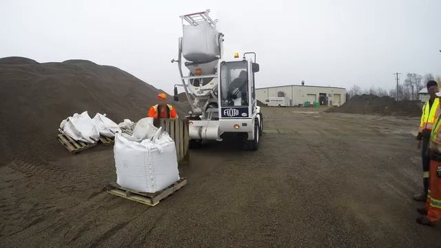FIORI DB X35 Bag-Lifting Concrete Mixer Demo | KING Construction Products смотреть онлайн