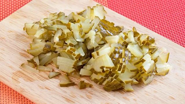 Салат с сухариками и солеными огурцами смотреть онлайн