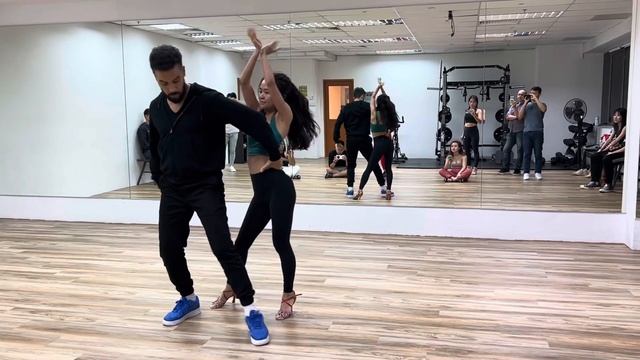 L5: Bachata Partner Dance Demo (110523) смотреть онлайн