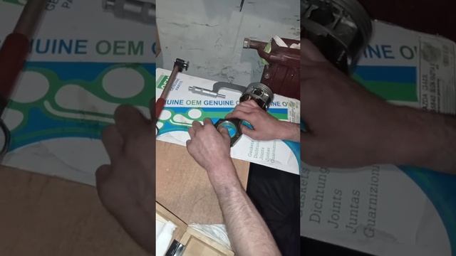 проверка теплового зазора на снятом шатуне с помощью нутромера и микрометра смотреть онлайн