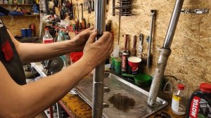 Замена сальников на вилке Suzuki rf400