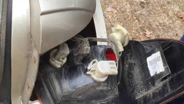 How to change a tail lamp (saturn) смотреть онлайн