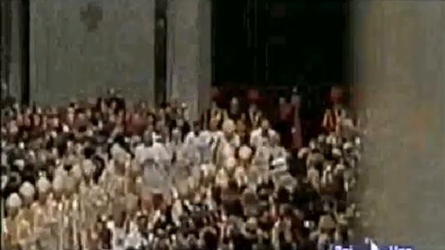 Pope Benedict XVI attacked during Christmas Mass 24 december 2009 смотреть онлайн