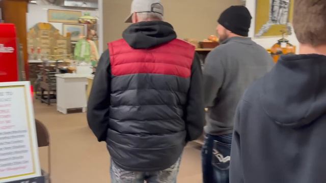Interesting items in YELLOW: Family смотреть онлайн