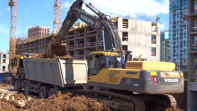 Разработка грунта экскаватором с погрузкой на автомобили самосвалы компания Техоптимум смотреть онлайн