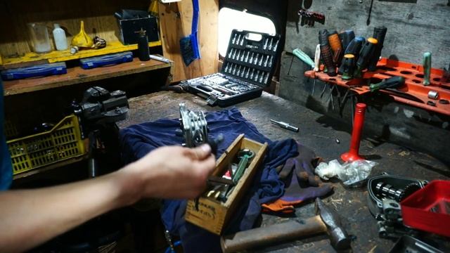Простой способ разобрать и притереть клапана на скутере смотреть онлайн