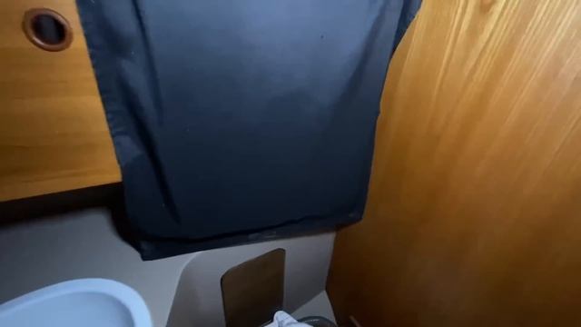 Быт на яхте. Сдаём черный танк, готовим обед и Юля ломает пальцы смотреть онлайн