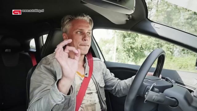Volvo V40 D4 Carbon Edition review смотреть онлайн