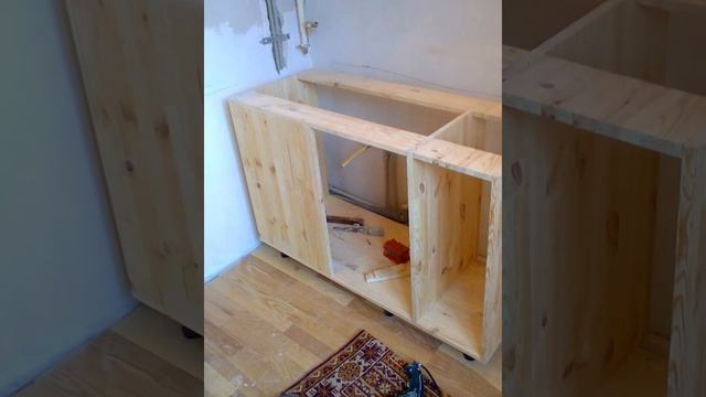 Первая натуральная кухня. Материал модулей сосна 18мм, столешница Бук. смотреть онлайн