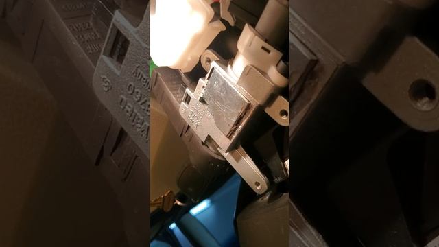 Repair of Volvo XC70 Steering Column Lock смотреть онлайн