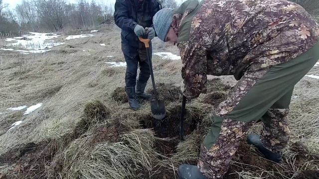 Копаем деньги! Наткнулись на шикарную поляну с железом! смотреть онлайн