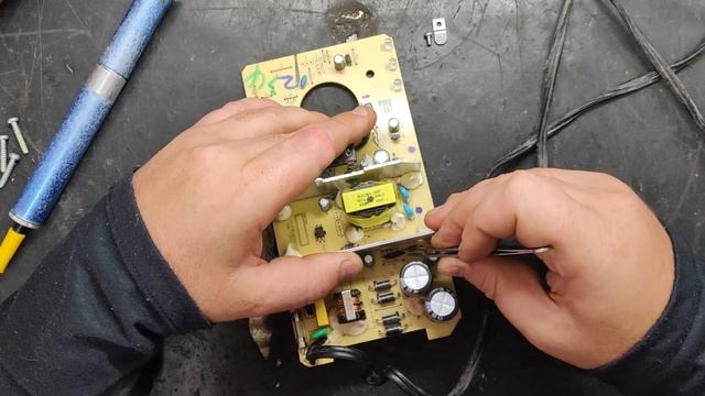 Passo a passo Reparo carregador ryobi p117 смотреть онлайн