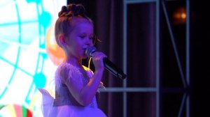 Приходит папа вечером?