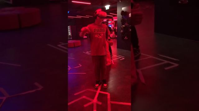 Кто боится высоты? Все сюда в Anvio VR-парк смотреть онлайн