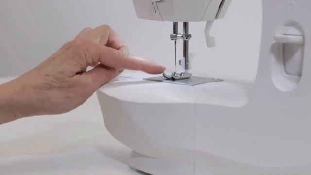 SINGER M1500 Sewing Machine with 57 Stitch Applications Review - Best Sewing Machine for Home Use смотреть онлайн