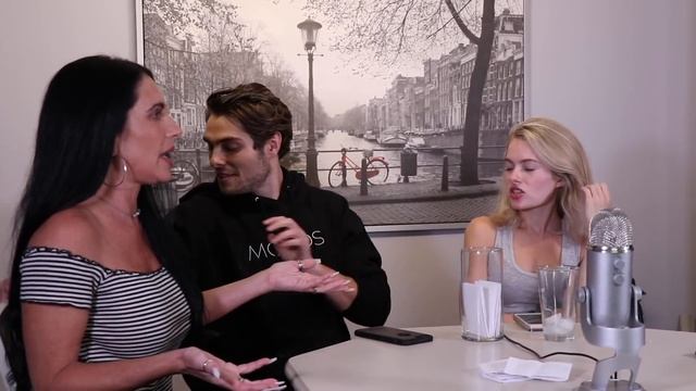 R-RATED TRUTH OR DARE w/ my family смотреть онлайн