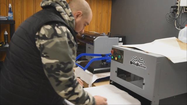 Printing with the Epson F2100 DTG смотреть онлайн