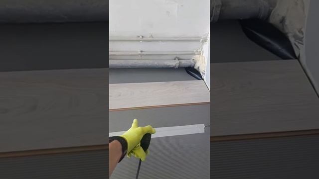 Укладка ламината с фаской со смещением шва 1/3. Работаем в Краснодаре смотреть онлайн