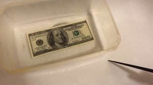 Как отмыть ржавчину от валюты