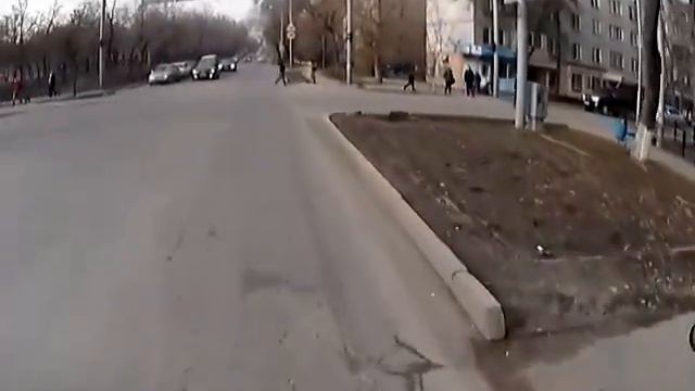 Алматы. Можно ли при повороте проехать на красный если нет помех 20150219 1223 смотреть онлайн
