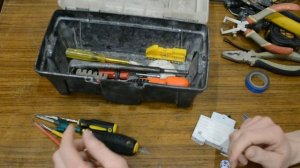 инструмент электрика для работы