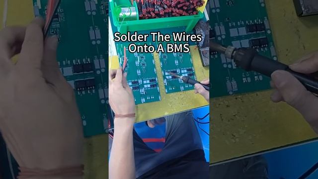 Come To See How Do We Solder The Wires Onto A BMS смотреть онлайн