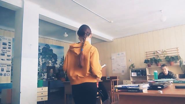ДЕТИ ОБНАГЛЕЛИ ДЕРУТСЯ С УЧИЛКОЙ, УЧИЛКА КАК ОНИ РОСТОМ И НЕ УСТУПАЕТ смотреть онлайн